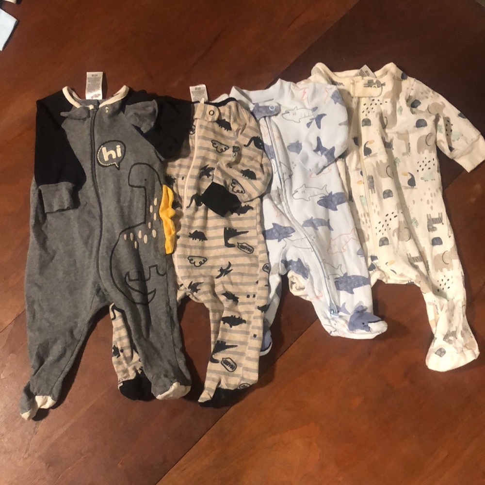 4 sleepers Gerber organic cotton 0-3months and one is Child of mind newborn.